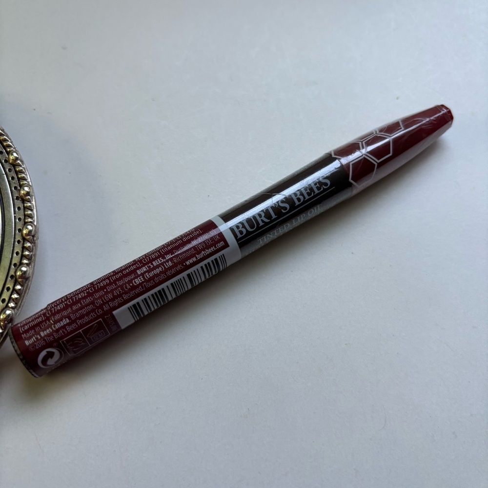 Burt's Bees 100 % Natural Moisturizing Tinted Lip Oil